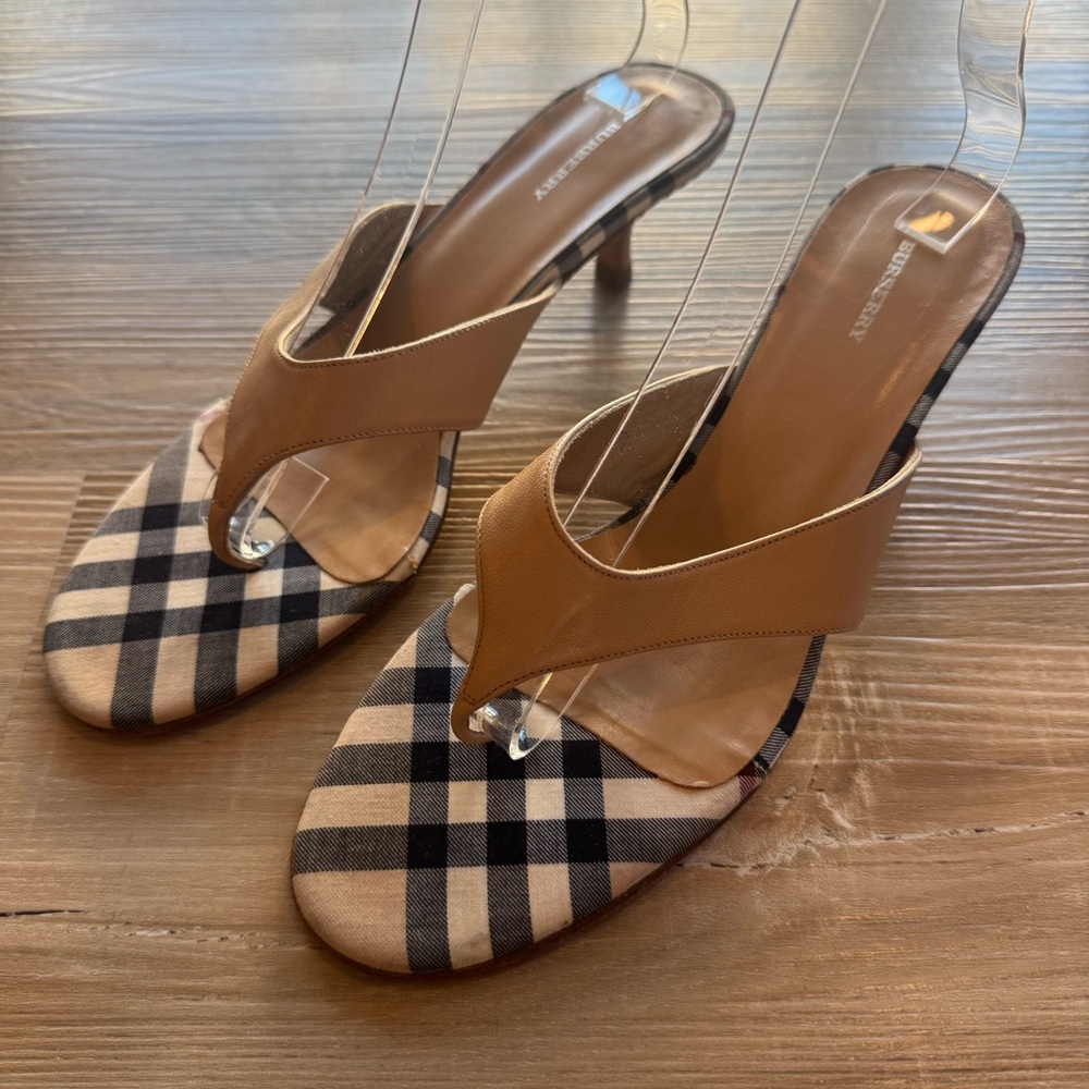 Burberry Nova Check thong sandals with a kitten heel Size 38.5